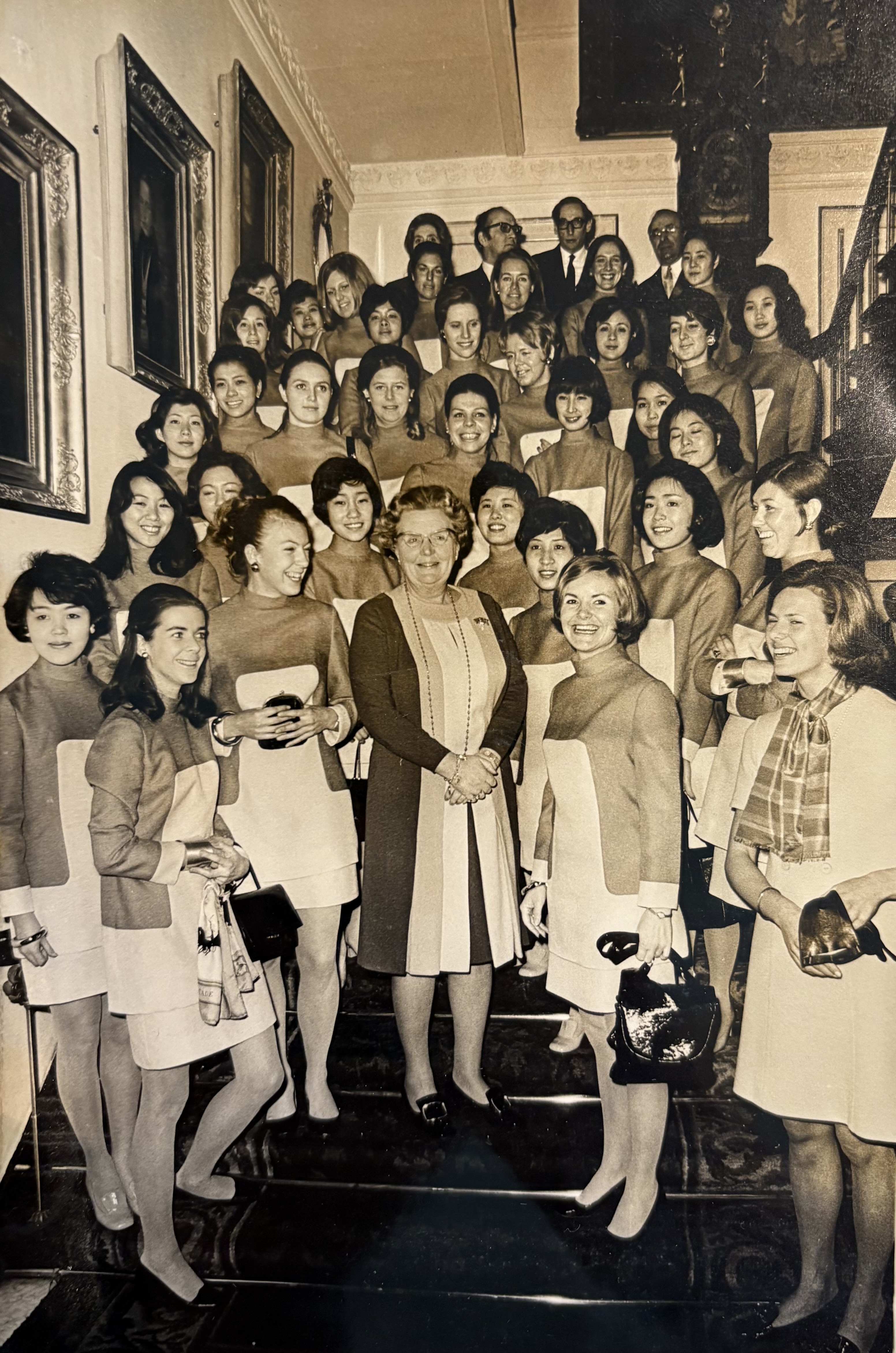 Hostesses with Queen Juliana